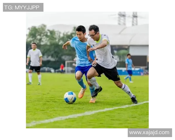 足球巨星同框合影精彩瞬间回顾展现友谊与竞技精神的完美结合 足球巨星同框合影精彩瞬间回顾展现友谊与竞技精神的完美结合