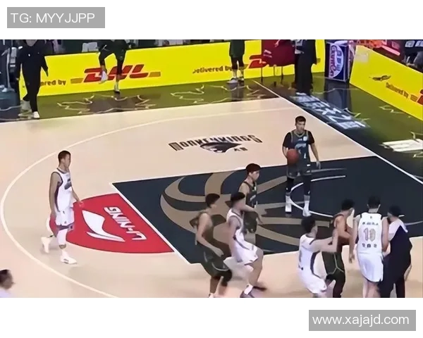 勇士与开拓者赛场冲突引发激烈打斗球迷热议双方球员情绪失控 勇士与开拓者赛场冲突引发激烈打斗球迷热议双方球员情绪失控